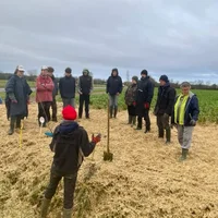 Plantation de haies champêtres à La Ferme du Ramier par les apprentis du Lycée Capou et les bénévoles de l'association Campagnes Vivantes 82