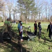 Plantation d'une haie champêtre, Parc de Clairefont, Photo : Ville de Castelsarrasin