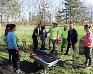 Plantation d'une haie champêtre, Parc de Clairefont, Photo : Ville de Castelsarrasin