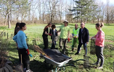 Plantation d'une haie champêtre, Parc de Clairefont, Photo : Ville de Castelsarrasin
