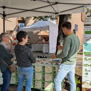 Un stand de l'association Campagnes Vivantes 82 lors d'une foire